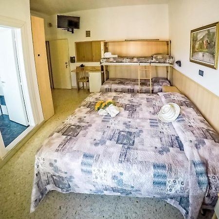 Hotel Trianon Беллария-Иджеа-Марина Экстерьер фото